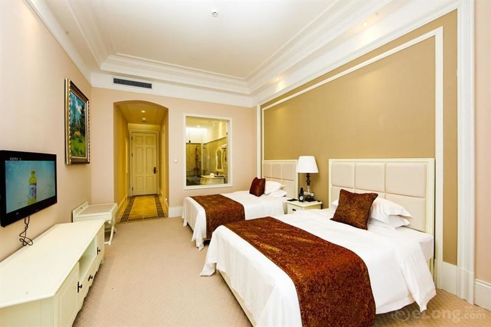 Blue Sky Hotel Yantai Exterior photo