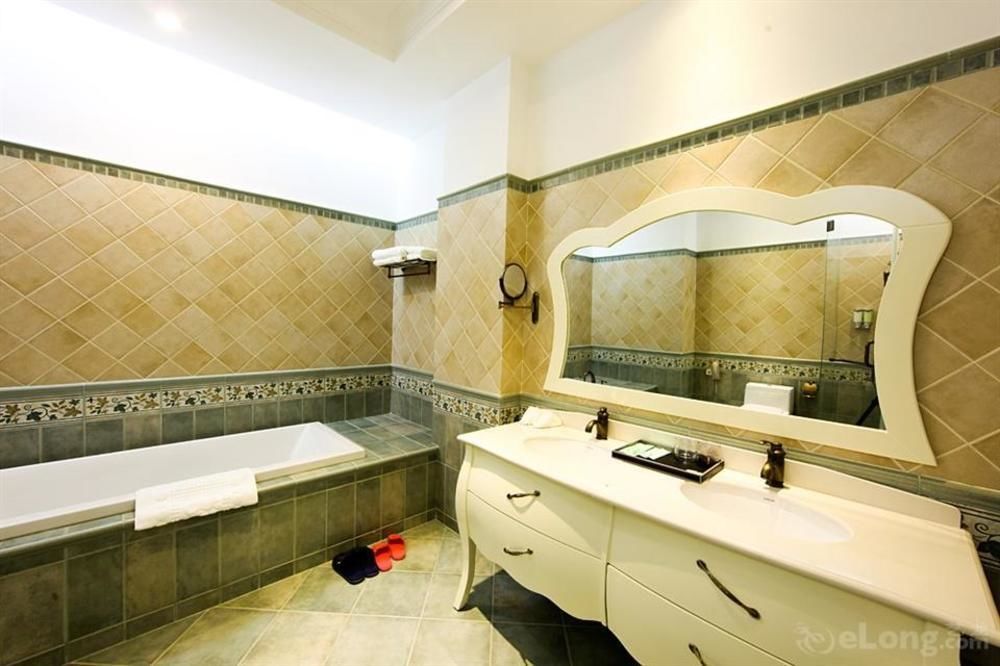 Blue Sky Hotel Yantai Exterior photo