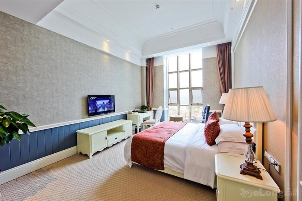 Blue Sky Hotel Yantai Exterior photo