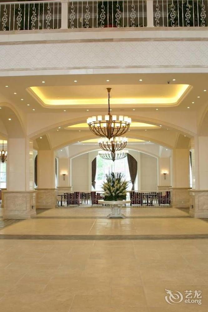 Blue Sky Hotel Yantai Exterior photo