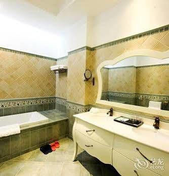 Blue Sky Hotel Yantai Exterior photo